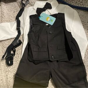 Boys Dress suit size 18-24 months (90)